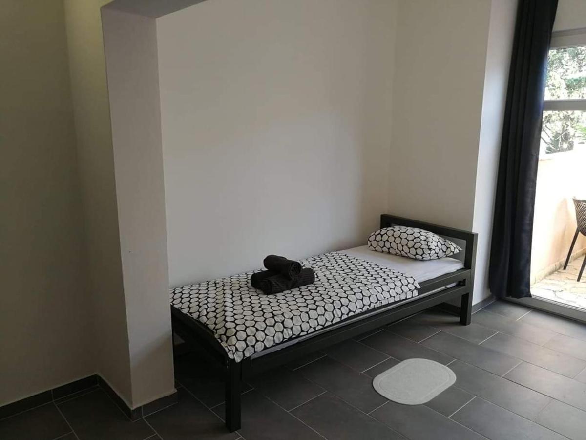 Aurelia Apartments, Vir Exteriör bild
