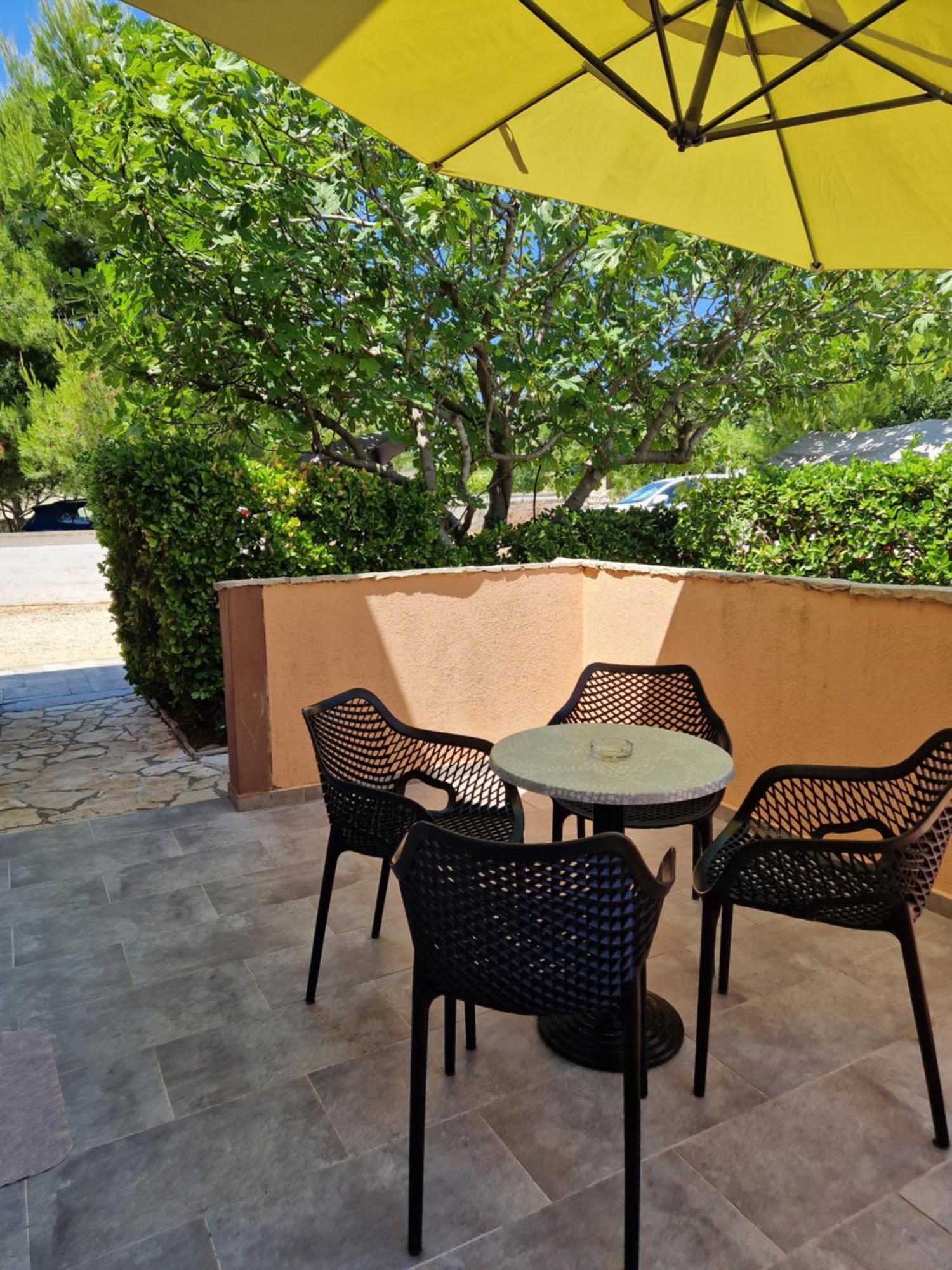 Aurelia Apartments, Vir Exteriör bild
