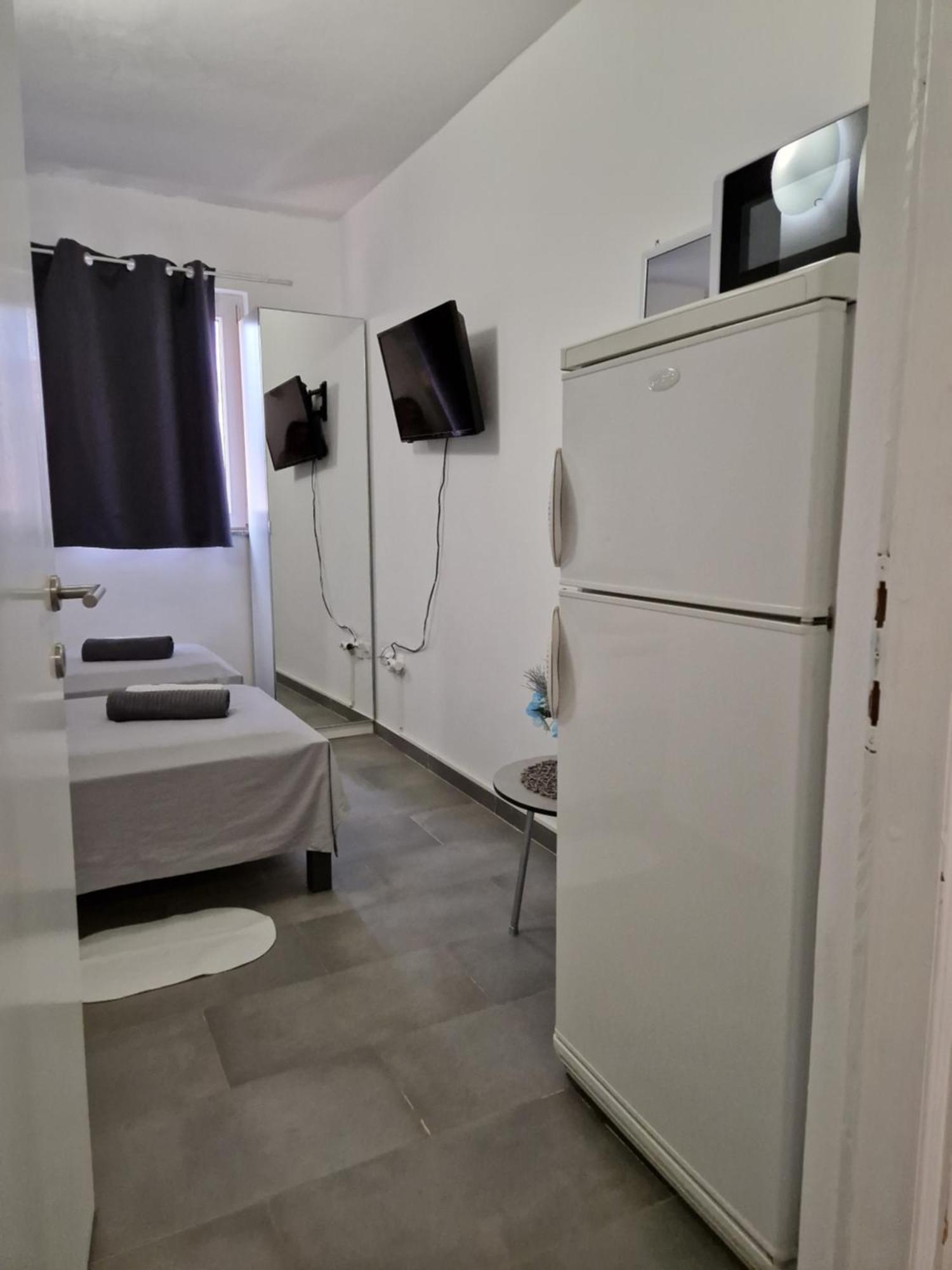 Aurelia Apartments, Vir Exteriör bild
