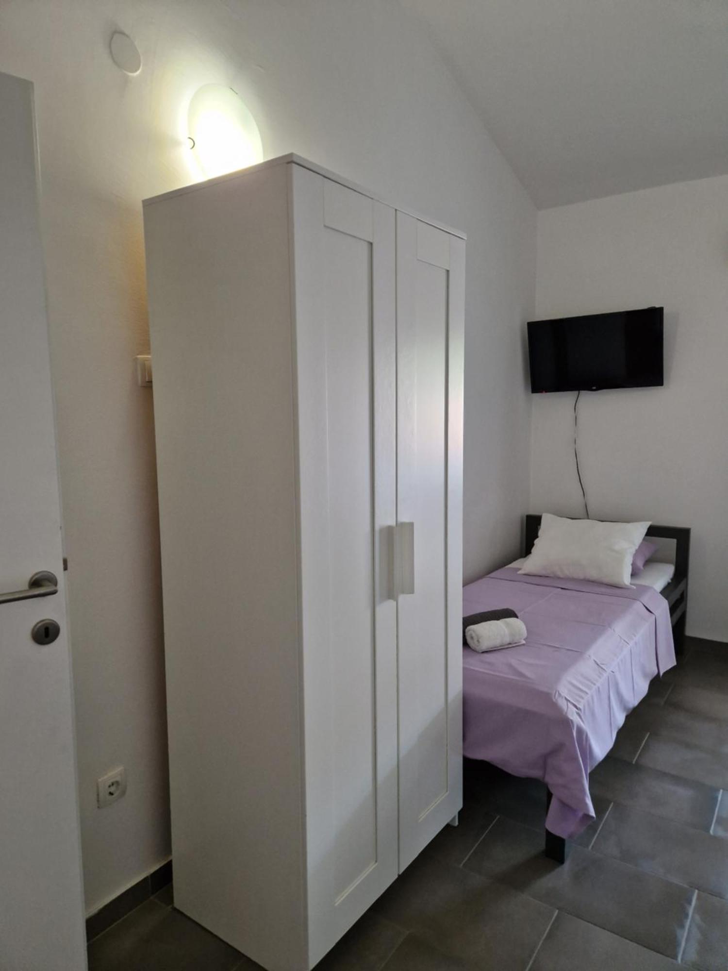 Aurelia Apartments, Vir Exteriör bild